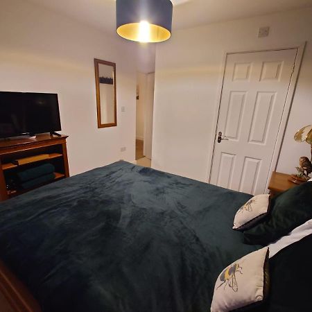 Lovely Rooms In A Quiet Place Of Woking Bagian luar foto