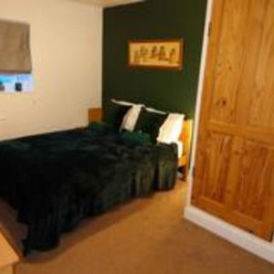 Lovely Rooms In A Quiet Place Of Woking Bagian luar foto